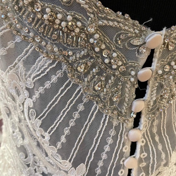 Beautiful Wedding Gown - Picture 8 of 13